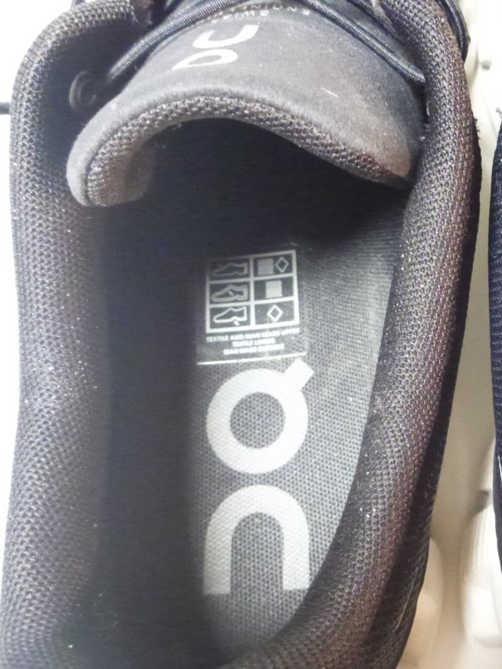 On Cloud 5 Running Shoes Black White Women's Size 8.5 - Picture 9 of 11